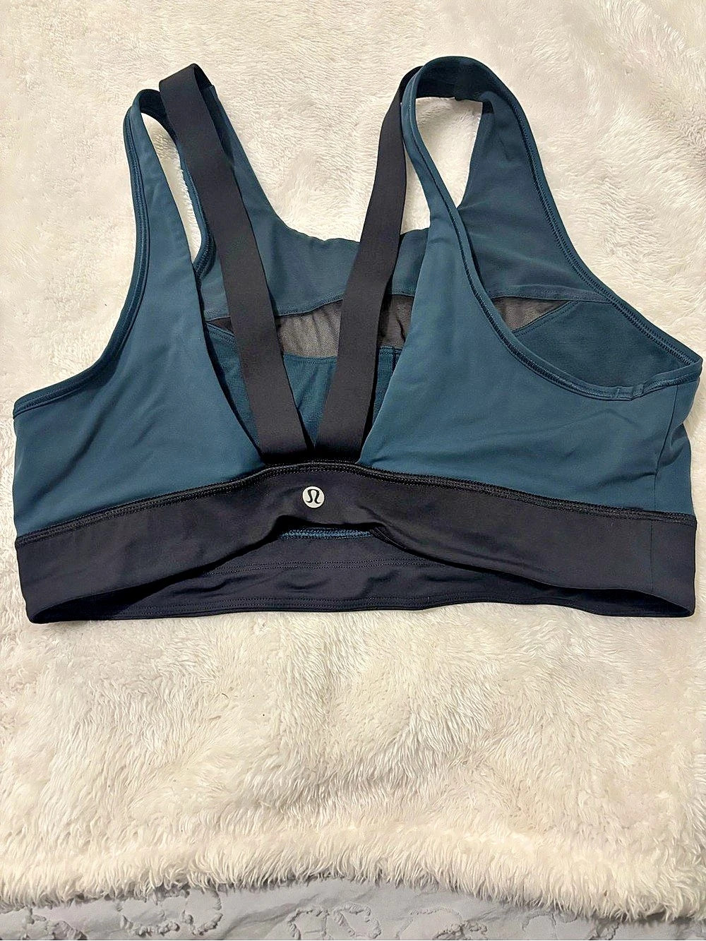 lululemon Everlux Cut-Out Train Bra Sports Bra Blue & Black